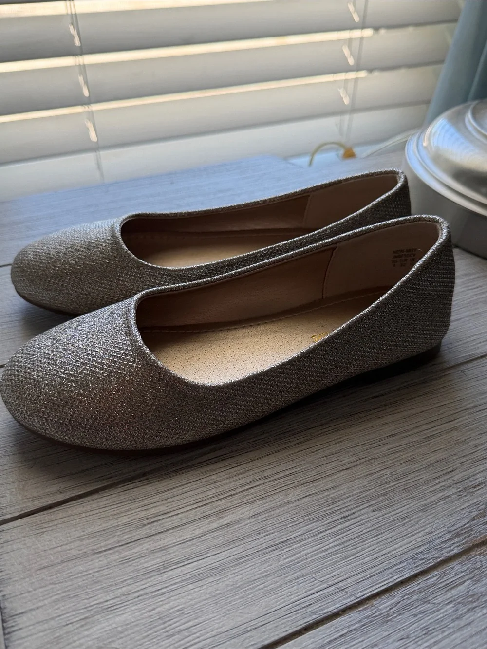 Girls Sparkle Ballet Flats - Gold size 1. Never worn